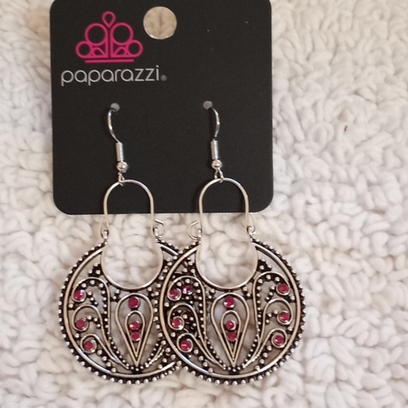 Vineyard Villa Pink Earrings. - Picture 1 of 1